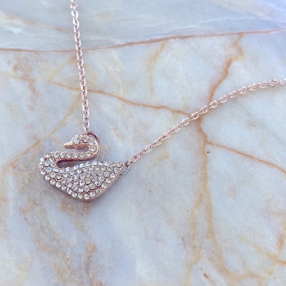 Beautiful  Gold Iconic Silver Swan Pendant - Picture 8 of 10